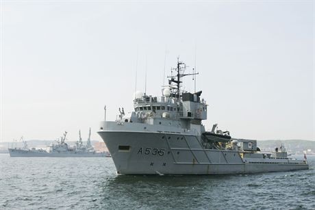 Cwiczeniach NATO pod kryptonimem Noble Mariner 07. Manewry sa sprawdzianem elitarnych jednostek Sil Odpowiedzi Sojuszu Polnocnoatlantyckiego. Odbywaja sie na wodach Baltyku, Morza Polnocnego i w Ciesninach Baltyckich. Polskie sily morskie wystawily komponent okretowy, lotnictwo morskie oraz jako jeden z gospodarzy manewrow, zabezpieczenie logistyczne, hydrograficzne i meteorologiczne.Nz. okrety wojenne wyplywanajce na manewry z Portu Wojennego w Gdyni Oksywiu.14.05.2007fot. Wojtek Jakubowski / KFP