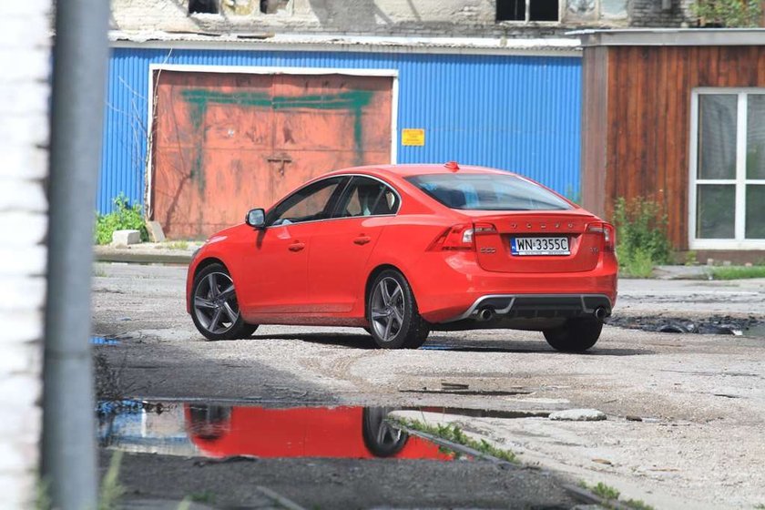 Volvo S60 T5. Wygoda i wygląd