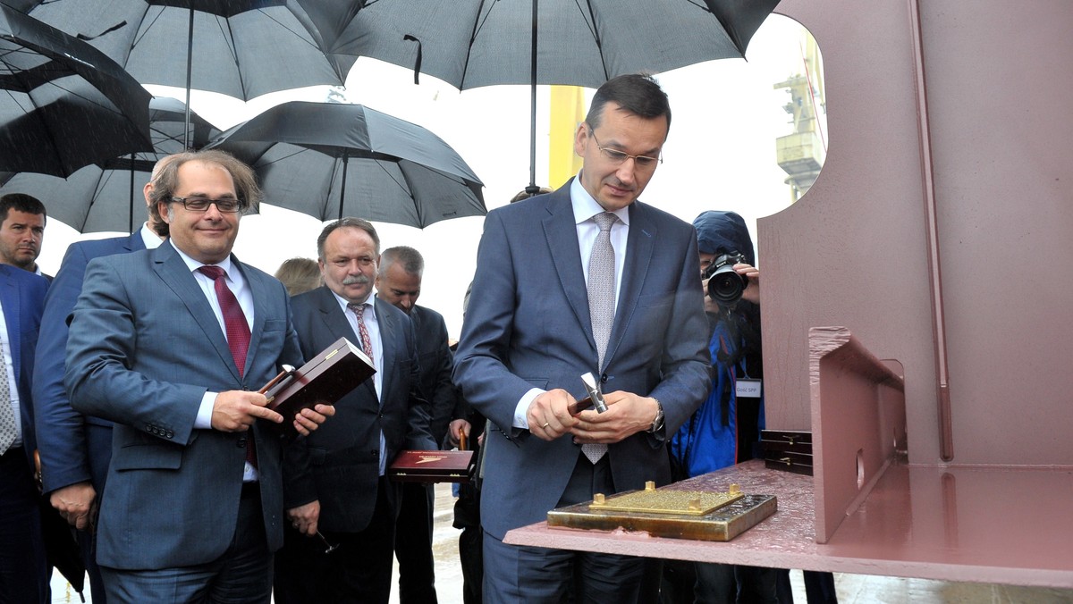 Trzecia rocznica położenia stępki pod prom widmo. "Temat powoli umiera" 