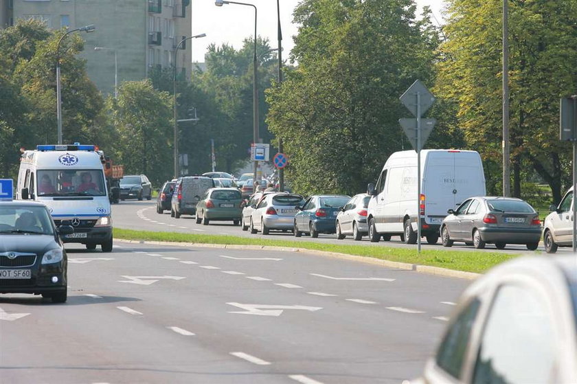 Zalało główną trasę stolicy. Utrudnienia na trasie Toruńskiej