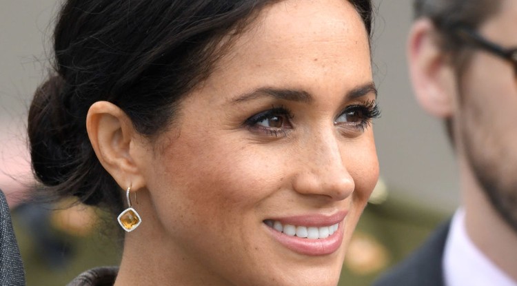 Meghan Markle-t legtöbbször csak egyenes hajjal látjuk, de most megmutatta gyönyörűszép göndör fürtjeit is. Fotó: Getty Images