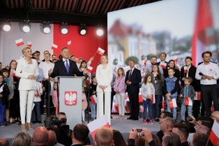 Wynik wyborów to cios dla liberałów? "Duda pomoże PiS kontynuować twardą politykę"