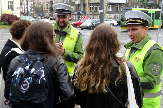 kolejna odsłona akcji "Rozejrzyj się i żyj" fot. MPK Poznań