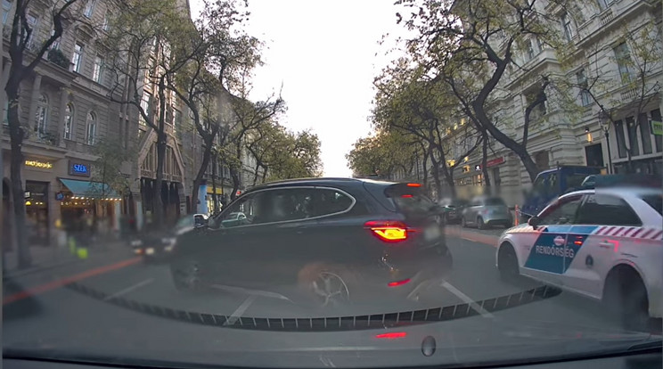 Nem volt szerencséje a szabálytalankodó sofőrnek /Fotó: Budapesti Autósok Közössége