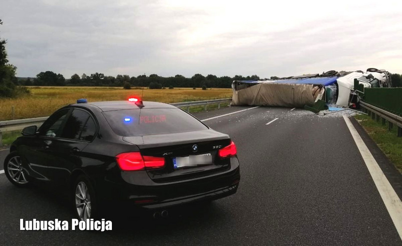 Wypadek ciężarówki na S3 między Sulechowem a Zieloną Górą