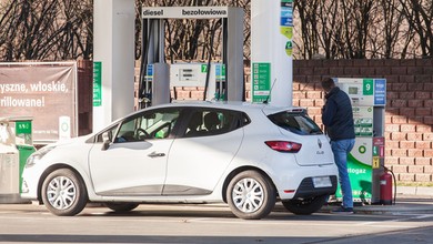 Coraz tańsze paliwo: gaz za mniej niż 2 zł; benzyna i olej napędowy poniżej 4 zł