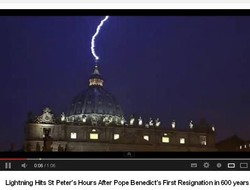 Papież ustępuje, a w Bazylikę św. Piotra uderza piorun
