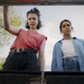 Kadr z filmu „Żegnajcie, laleczki. Na zdjęciu Margaret Qualley jako Jamie i Geraldine Viswanathan jako Marian