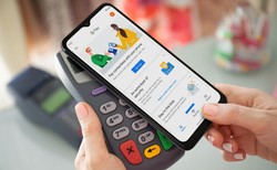 Motorola pokazuje dwa kolejne smartfony ze średniej półki