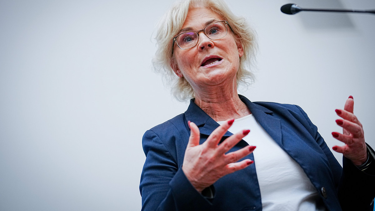 Niemiecka minister obrony Christine Lambrecht chce się podać do dymisji