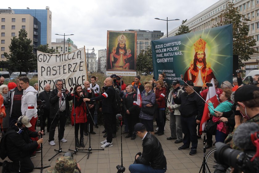 Uważają, że pandemii nie ma i protestują. Szokujące obrazki z Polski