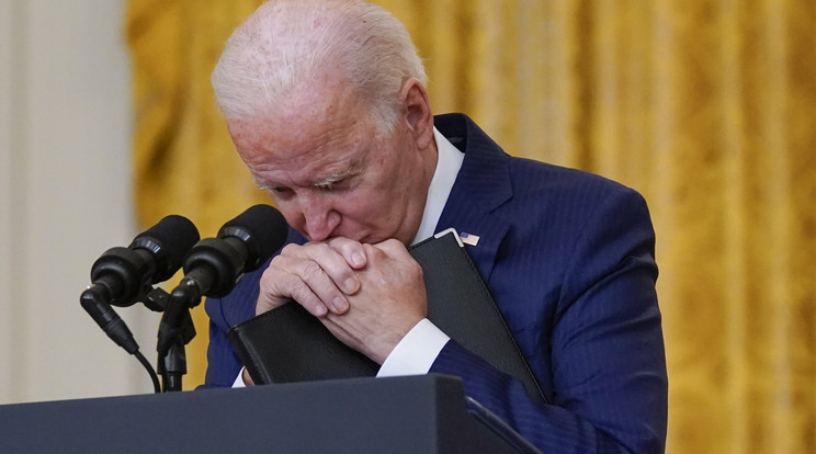 Joe Biden leszegett fejjel reagált a Fox újságírójának kérdésire /Fotó: MTI/AP/Evan Vucci