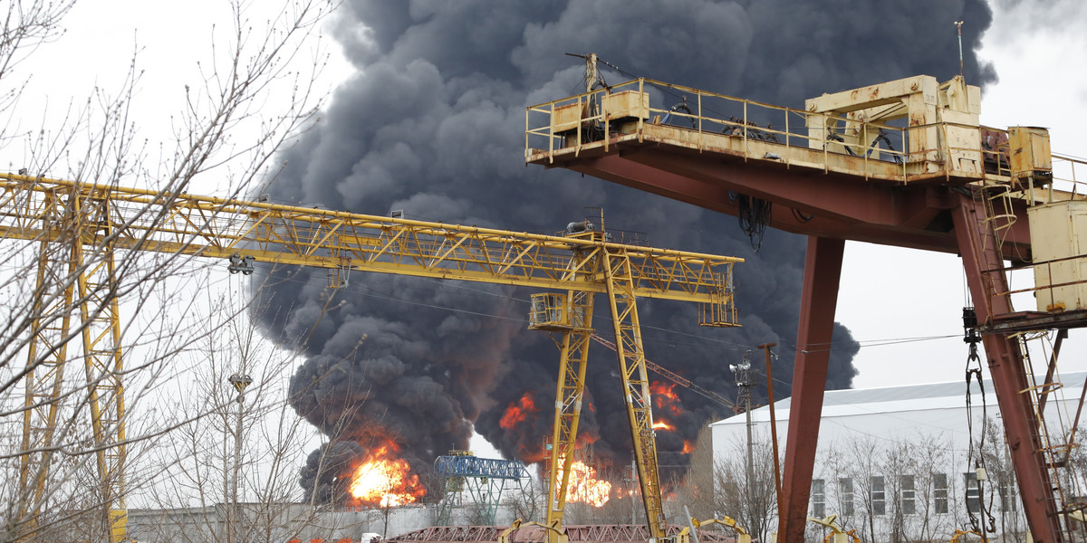 Atak ukraińskich sił na skład paliwa w rosyjskim Biełgorodzie w kwietniu 2022 r.