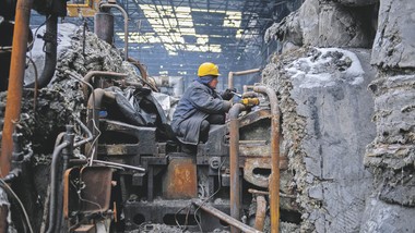 gospodarka ukrainy: nie upadła, tylko pełza