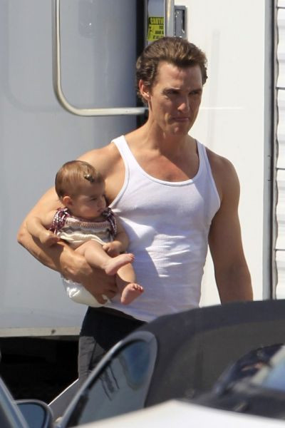 Matthew McConaughey z rodziną na planie filmowym