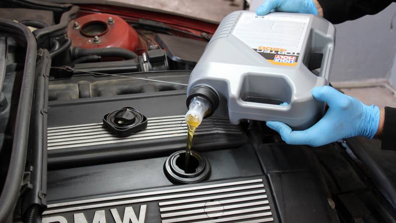 Silnik BMW M54 bierze olej co robić?