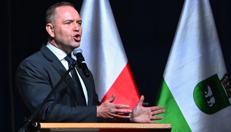 Nawrocki uderzy z nowym stylem prezydentury?!  Nie będzie spoglądać na żyrandol"