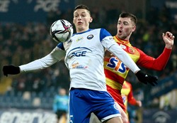 Jagiellonia wypuściła trzy punkty z rąk. Stal uratowała remis tuż przed końcem [WIDEO]