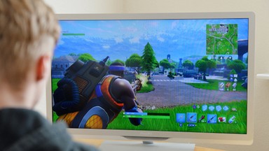 Grał w Fortnite'a. Przechodzień wezwał policję