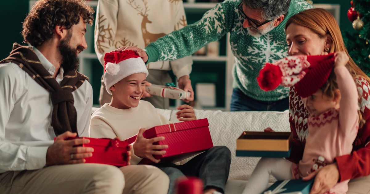 Tyle kosztują świąteczne prezenty Polaków. Blisko 37% z nas tyle przeznacza na upominki