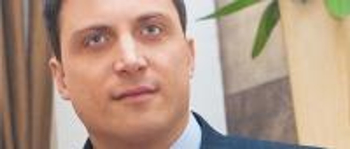 Kenneth Orchard, starszy analityk finansów państw, odpowiedzialny za region Europy Wschodniej, Środkowej, Bliski Wschód i Afrykę