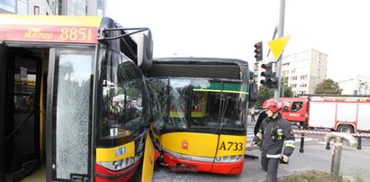 Czołowe zderzenie autobusów! Trzy osoby ranne!