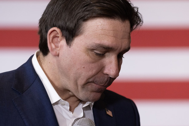 Ron DeSantis wycofuje się z wyścigu o Biały Dom. Trump może być zadowolony