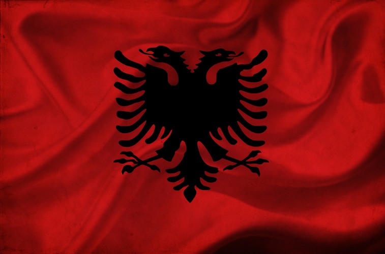 Następca albańskiego tronu – Skender Zogu, który w tym roku skończy 80 lat, urodził się w Davos. Na obrazku: Flaga Albanii