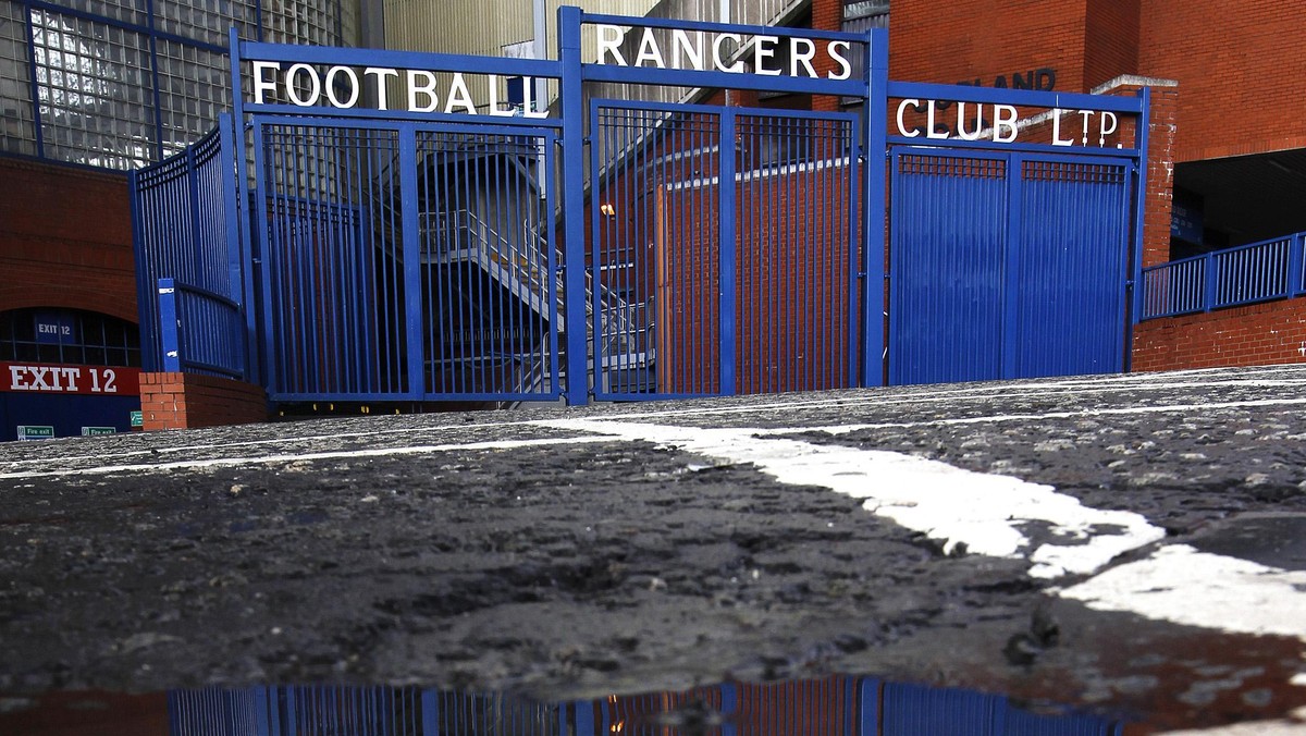 Glasgow Rangers czekają ciężkie lata. Drużyna starała się o utrzymanie pozycji w szkockiej Premier League, ale pozostałe kluby nie wyraziły na to zgody. W piątek została podjęta decyzja, że zespół w przyszłym sezonie będzie występował w czwartej lidze.