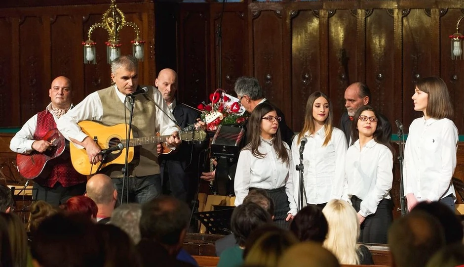 Aleksandar Toković, organizator festivala, sa gitarom u ruci