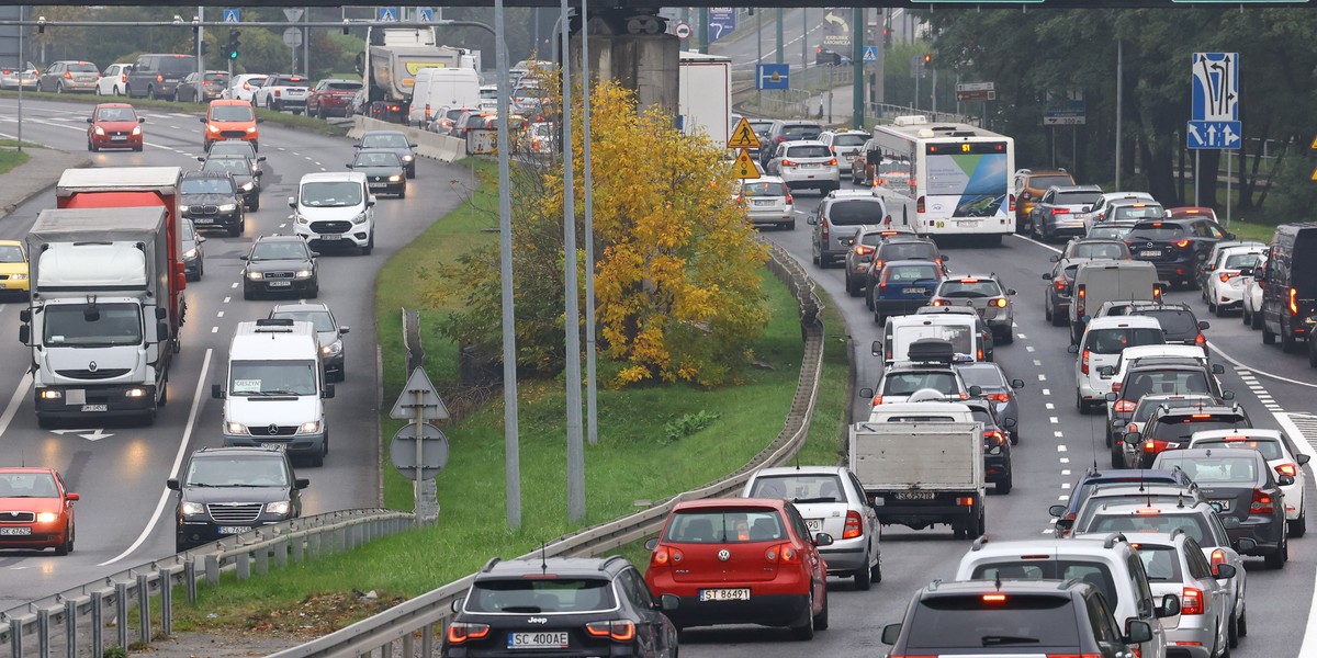 Korki w Katowicach na tzw. Pętli Brynowskiej przy ul. Kościuszki. 