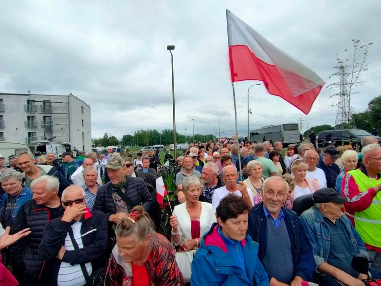 Protesty i radość. Skrajne emocje na otwarciu tunelu