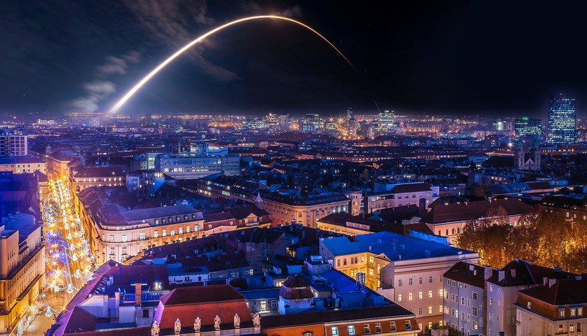 Starlink na noćnom nebu izgleda upečatljivo jer se sateliti kreću u gustoj formaciji poput "vozića"