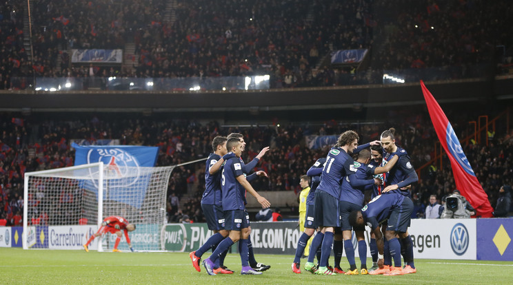 Ibrahimovicot kétszer is ünnepelhették a társak / Fotó: AFP