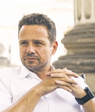 Trzaskowski nie powinien zastąpić Tuska jako szefa PO. Sondaż bezlitosny dla prezydenta Warszawy