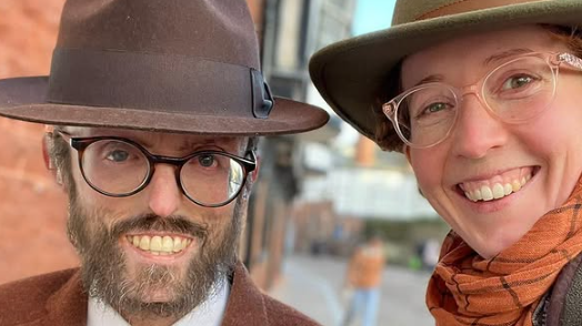 Tom s manželkou Alice.