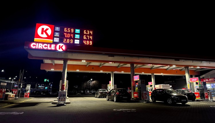 Sprawdziłem ceny na stacjach rano 4 marca. Przetarłem oczy, benzyna 95 już po tyle [RELACJA]