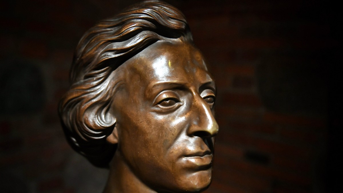 Popiersie Fryderyka Chopina autorstwa Auguste'a Clesingera, prezentowane na wystawie czasowej „Chopin i przyjaciele w Muzeum Fryderyka Chopina w Warszawie