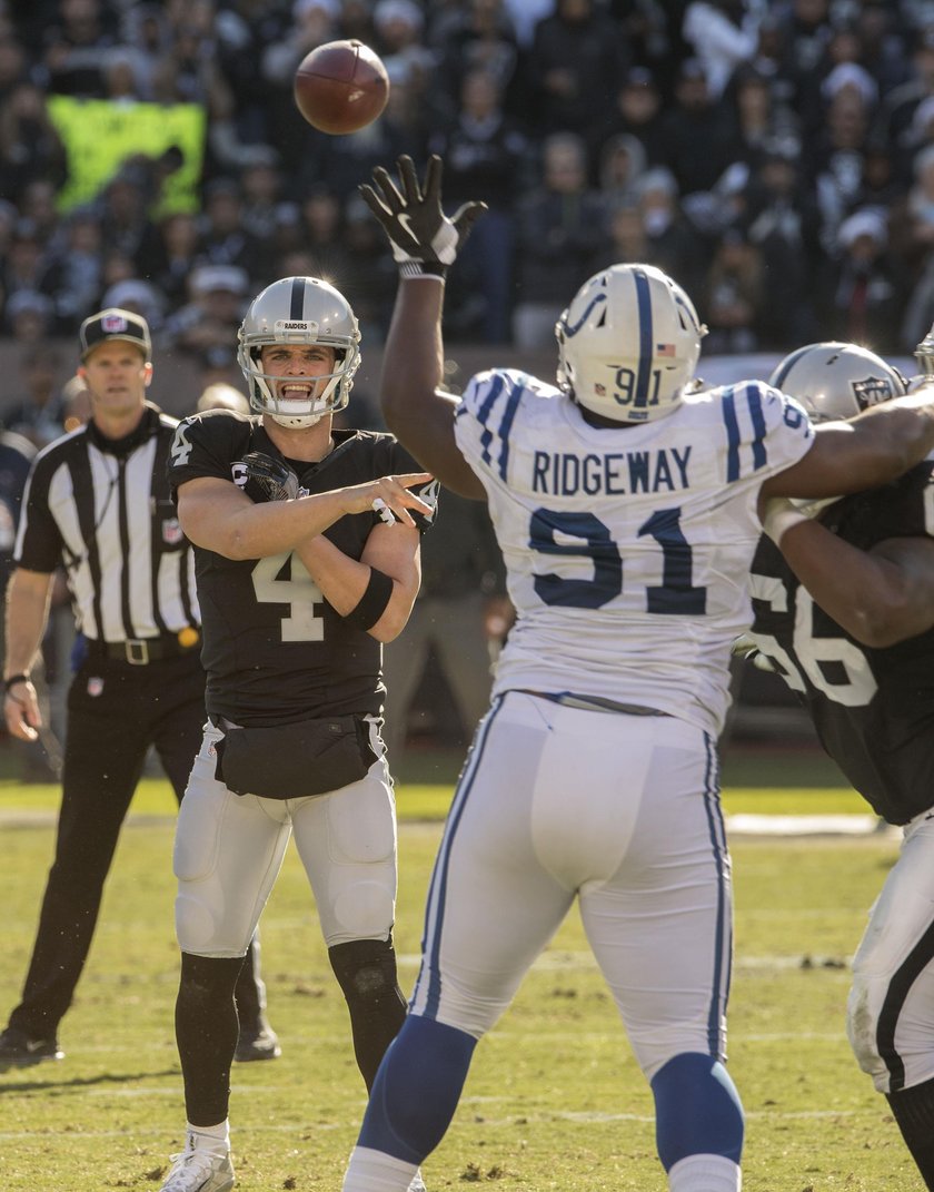 Derek Carr podpisał kontrakt życia