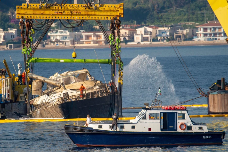 Superjahta Bayesian Palermo