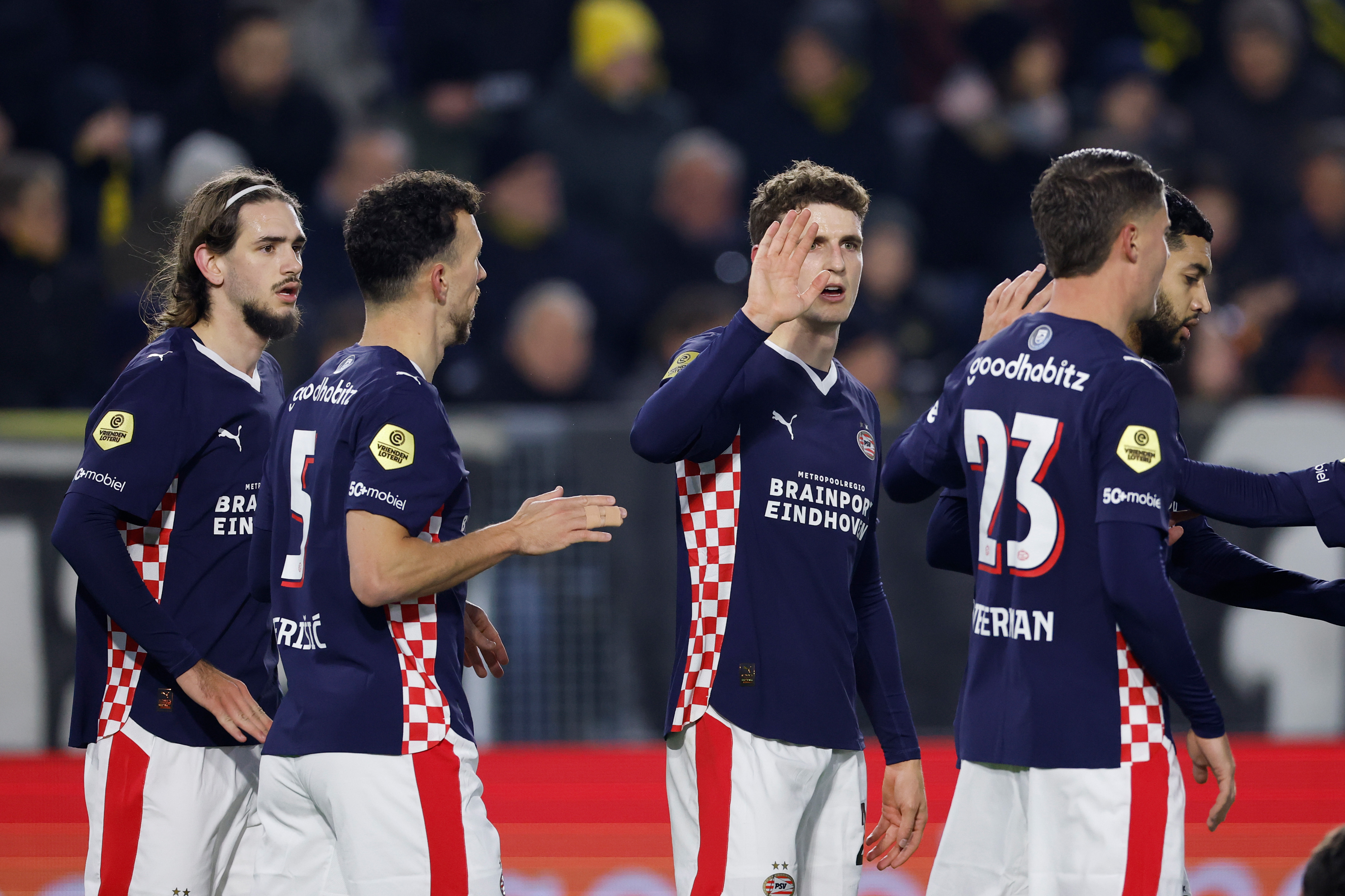 Vier geblesseerde aanvallers dwingen PSV tot noodoplossing tegen NAC