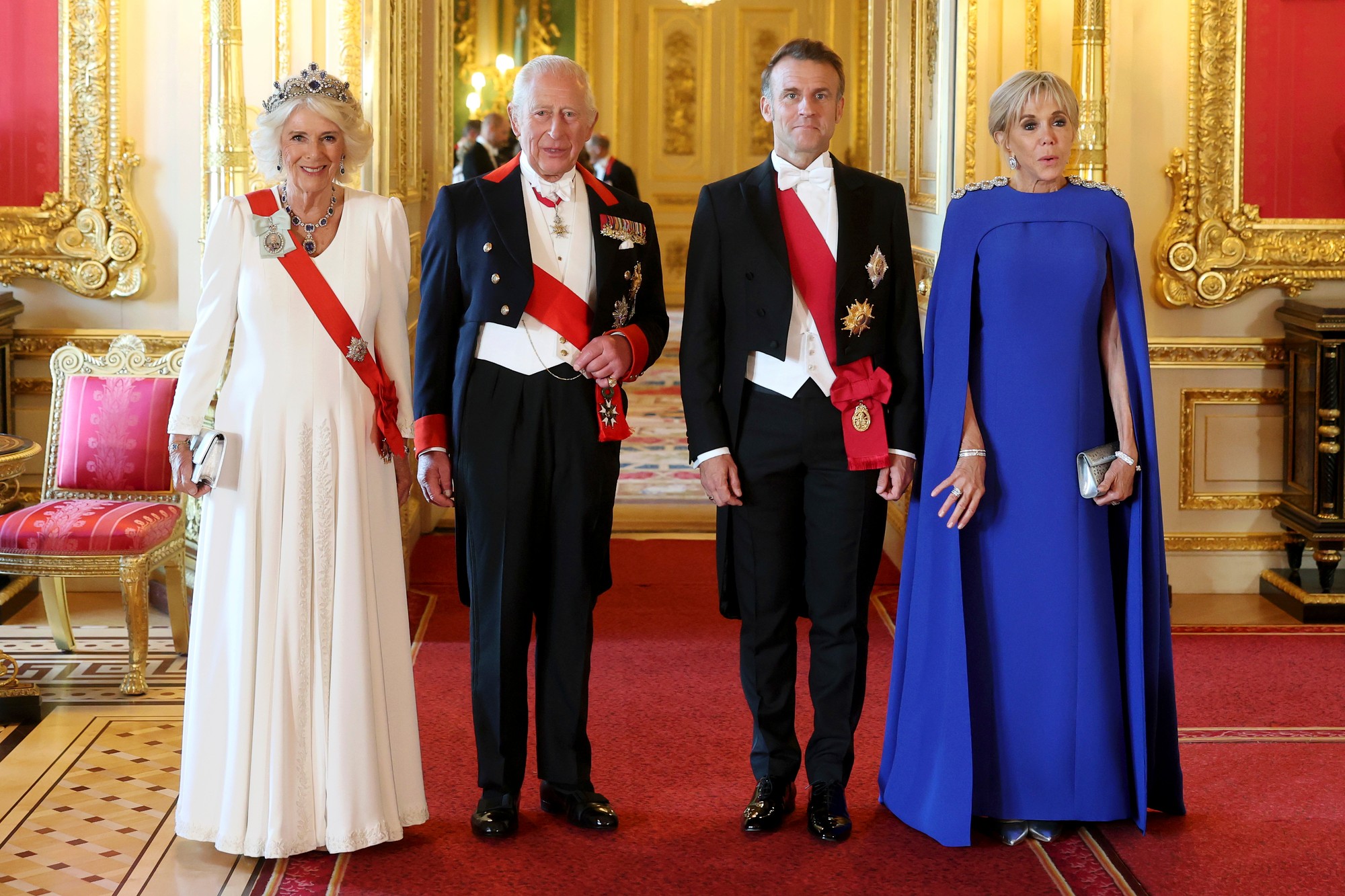 Banket na Windsorskom hrade: kráľovná Camilla a kráľ Karol III. a Emmanuel Macron a Brigitte Macron.