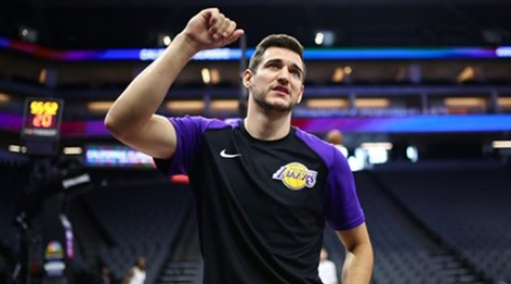 Allen Roscóval nyert a Lakers