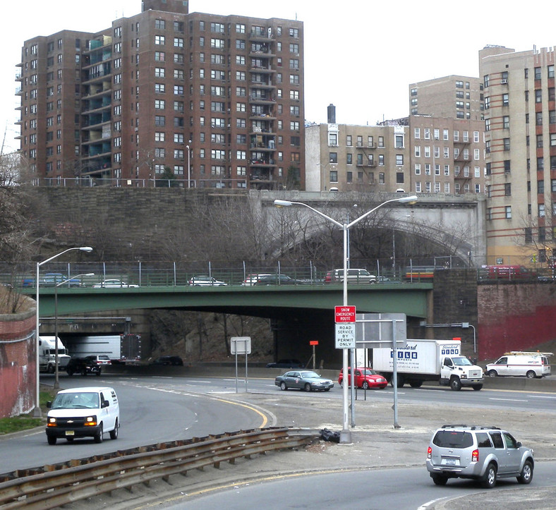 Fragment autostrady Cross-Bronx Expressway w Bronxie