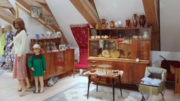 znajdowały się w wielu domach. dziś te filiżanki z czasów prl są warte ponad 8 tys. złotych. filiżanki z czasów prl na wagę złota