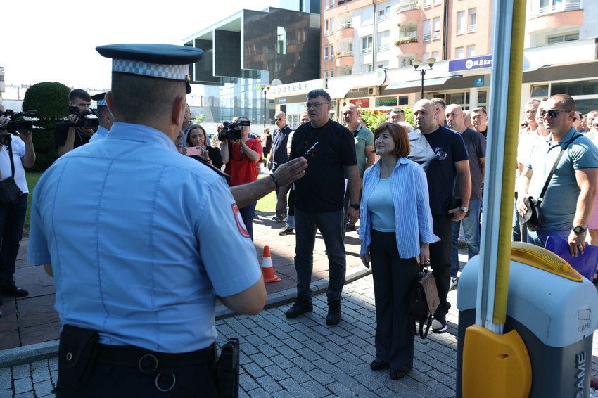 Sindikalci budžetskih radnika pred zgradom Vlade RS