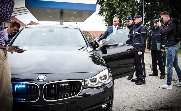 Policyjne BMW 330i Gran Turismo