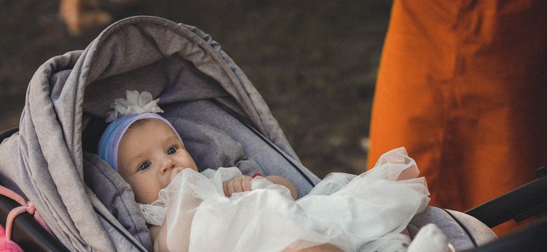 "Zrób dziecko w hotelach Arche" i otrzymaj nagrodę. Znany hotelarz zaczyna walkę o polską demografię