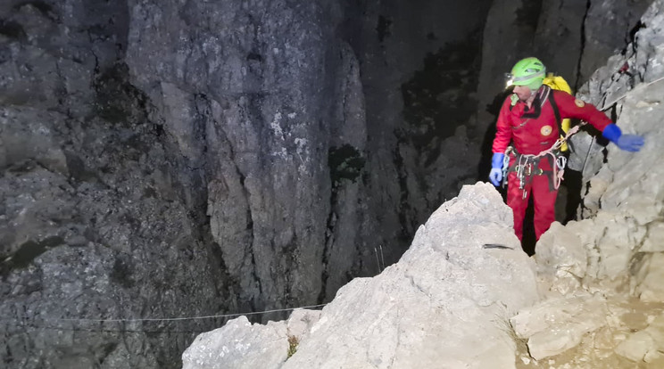 Máris visszatérne a barlangokba Mark Dickey, akit magyar mentők hoztak fel 1500 méter mélyből / Illusztráció: MTI/AP/CNSAS