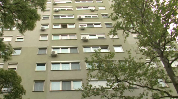 Túl van az életveszélyen a kisfiú, aki pénteken zuhant ki az ötösik emeletről / Fotó: RTL Híradó